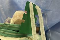 Držák anesteziologického okruhu vytištěný na 3D tiskárně využívá nemocnice na operačních sálech. Foto: poskytla Nemocnice Jihlava