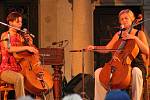 I v zahraničí uznávané violoncellové duo tvoří Andrea Konstankiewicz-Nazir (vlevo) a Dorota Barová.