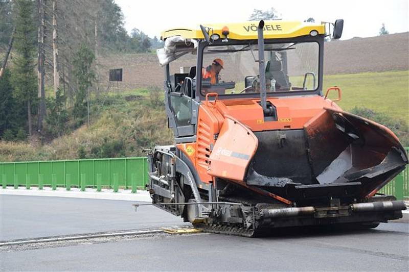 Dělníci zpoždění stáhli a první řidiči se po obchvatu Velkého Beranova projedou 30. října.