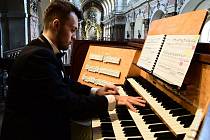 Zvuky bicích nástrojů a varhan se netradičně spojí v neděli 19. prosince při adventním koncertě v kostele Nejsvětější Trojice ve Vysokých Studnicích.