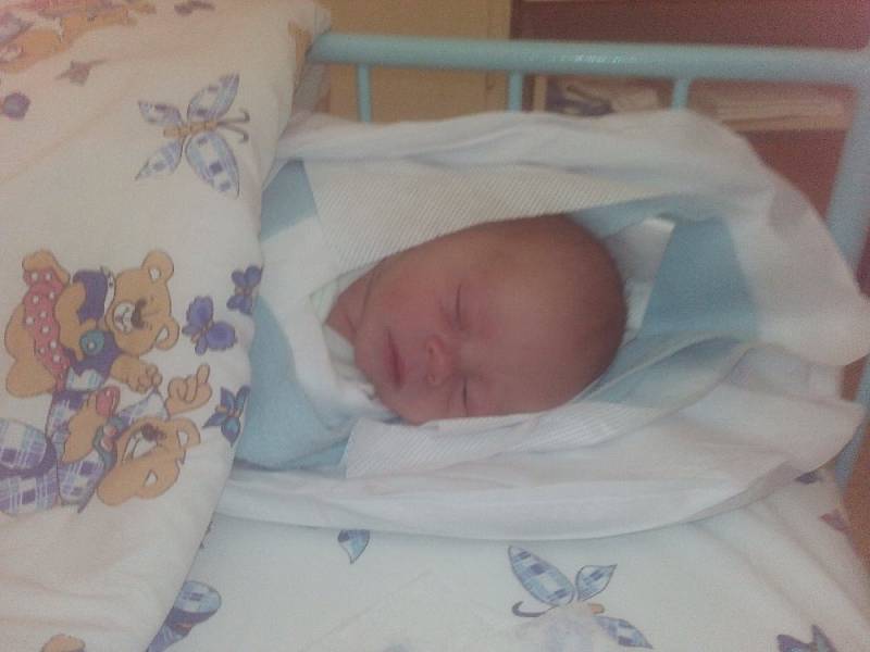 Adam Zeman, 9.2.2015, 2 775g, 48cm, Puklice