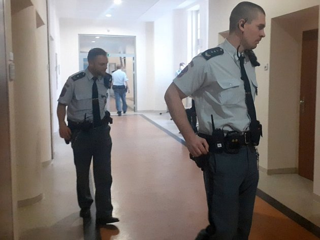 Matka chlapců z Jihlavska, které hledala policie, odmítla u soudu vypovídat