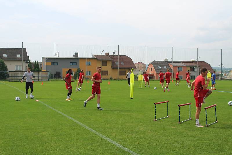 První trénink druholigových jihlavských fotbalistů.