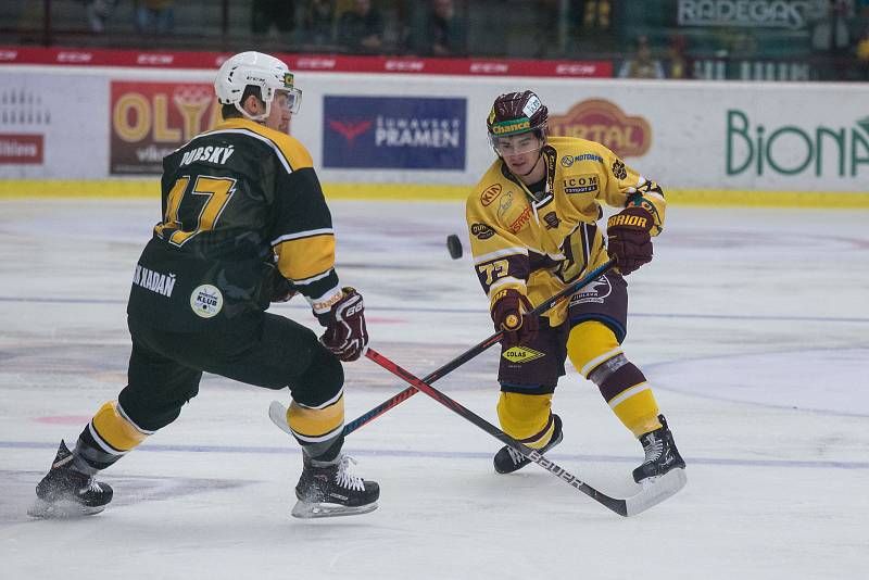 První kolo hokejové Chance ligy mezi HC Dukla Jihlava a SK Trhači Kadaň.