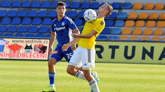 Fotbalisté Jihlavy (ve žlutém) ve druhém kole doma remizovali s B týmem Olomouce.