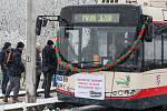Přesně týden platí v Jihlavě nový jízdní řád trolejbusových linek. Do krajského města přinesl mnoho novinek, na které si Jihlavané pomalu zvykají.