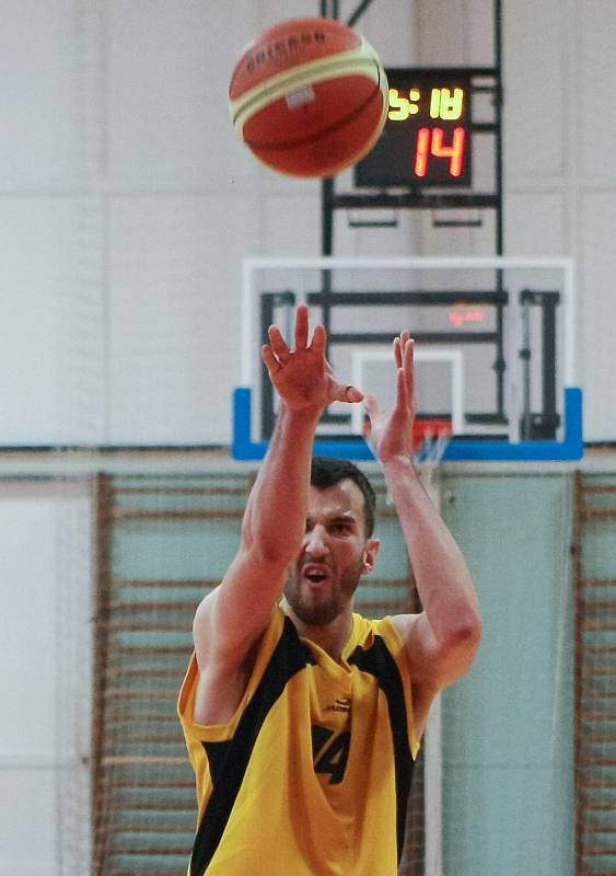 Basketbalové utkání mezi BC Vysočina a Královští sokoli.