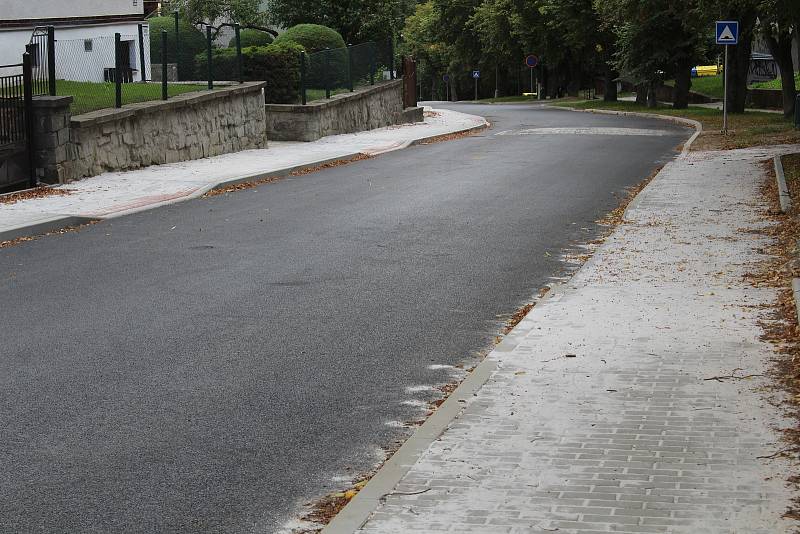 Ulice Jiřího z Poděbrad byla neprůjezdná více než čtyři roky. Opět se otevřela v pondělí pátého září.