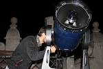 Složitý dalekohled, který zvládal extrémní zvětšení, se používal také ke sledování Marsu. I ten byl ale schovaný za mraky.