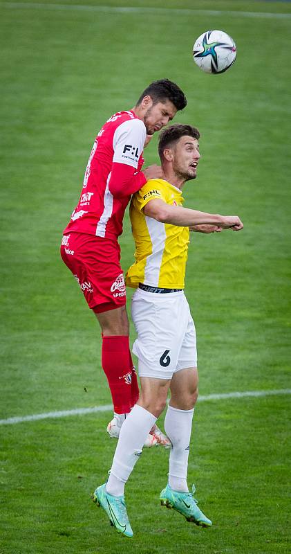 Fotbalisté druholigové FC Vysočina Jihlava v úterý zdolali Pardubice a zajistili si postup do osmifinále českého poháru.