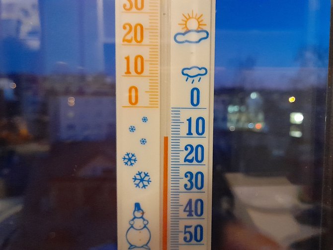 Teploměr v Havlíčkově Brodě v Masarykově ulici ukazoval ve středu 10. ledna v sedm hodin ráno minus deset stupňů Celsia.