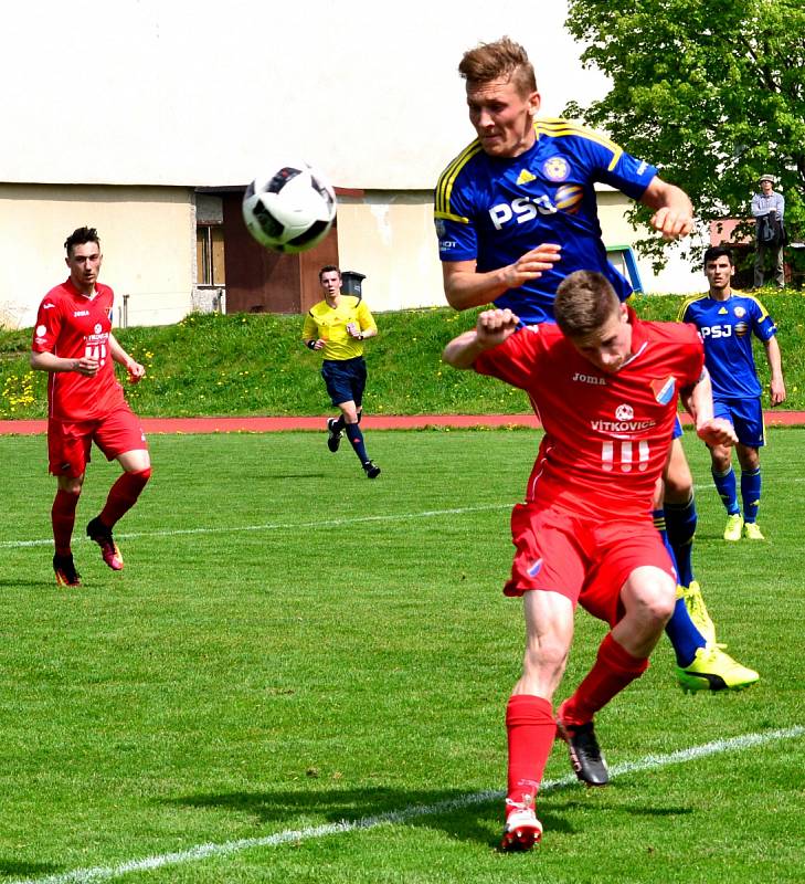 Jihlavský výběr U19 (v modrém) na svém hřišti překvapil favorizovanou Ostravu, které povolil pouze zisk jednoho bodu. Ty zbylé dva brala po penaltách Vysočina.