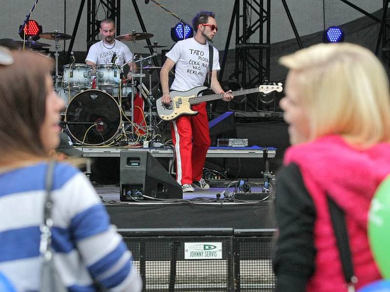 Festival zahájila místní skupina Arciskačány.