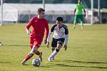 Po sobotním vítězství 2:0 na stadionu Ždírce poskočili divizní fotbalisté Staré Říše (v červeném) z předposledního místa tabulky o dvě příčky nahoru.