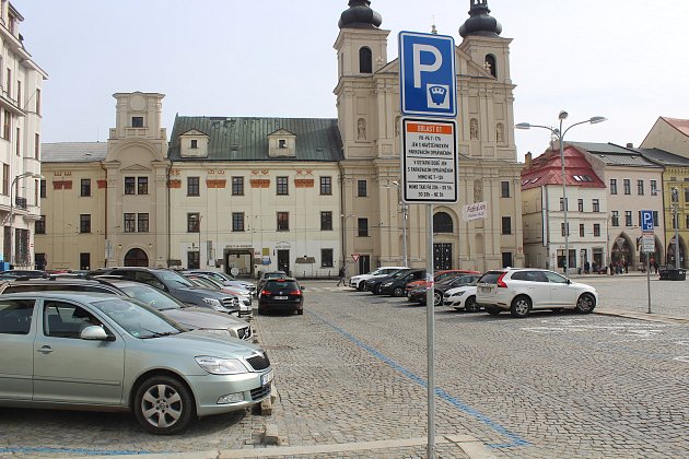 Tržby z parkování v Jihlavě. Parkomaty na náměstí vydělávají, přibudou další