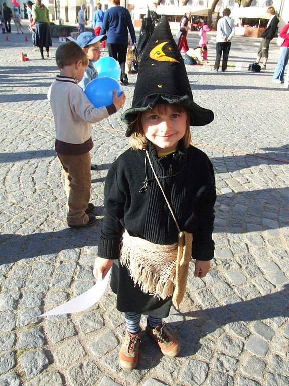 Jedna z nejmladších čarodějek, čtyřletá Veronika Hájková