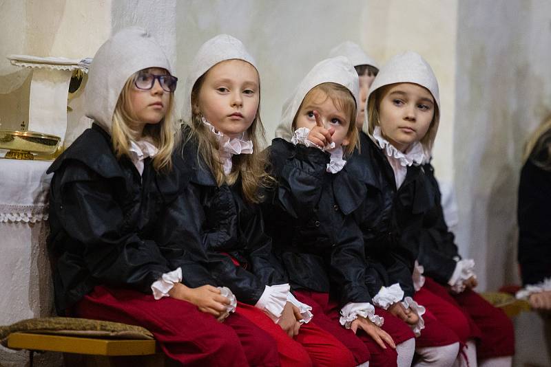 Tradiční průvod krojovaných jihlavských havířů ke Kostelu svatého Jana Křtitele v Jihlavě.