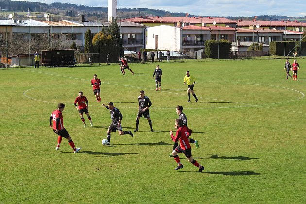 OBRAZEM: Fotbalové derby Jihlavska vyhrál Kostelec, snížení Třeště přišlo pozdě