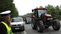 Protestní akce proti úpadku hospodaření zemědělců, omezující jízdu na dálnici D1 a exitech Velký Beranov a Pávov, vzala v pondělí mezi devátou a jedenáctou hodinou na Jihlavsku dobrou náladu desítkám řidičů.