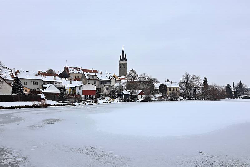 Historická Telč je krásná v každém ročním období. Takhle vypadá, když zapadne sněhem.