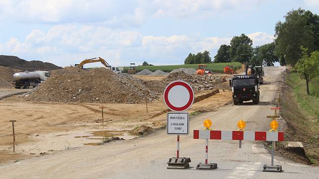 Oprava frekventované silnice na Žďár: Podívejte se, jak dělníci pokročili