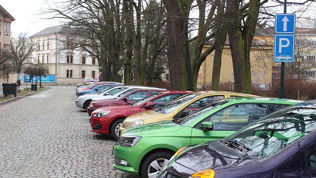 Jihlava zavádí od května barevně odlišné parkovací zóny, a to primárně v centru města a jeho nejbližším okolí.