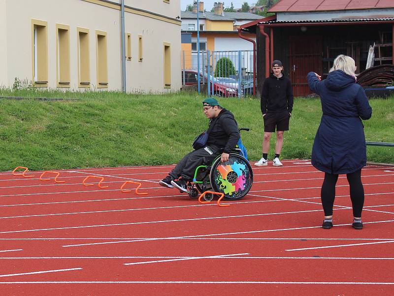 Na jihlavském stadionu Na Stoupách proběhl sportovní den pro handicapované děti, který jako již tradičně uspořádal FC Vysočina Jihlava pro Základní školu speciální a Praktickou školu Jihlava.