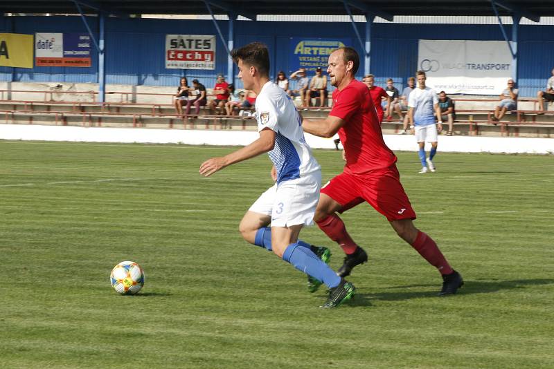 Fotbalisté Staré Říše (v červeném) prohrávali po poločase 0:1, nakonec ale slavili postup a výhru 3:1.