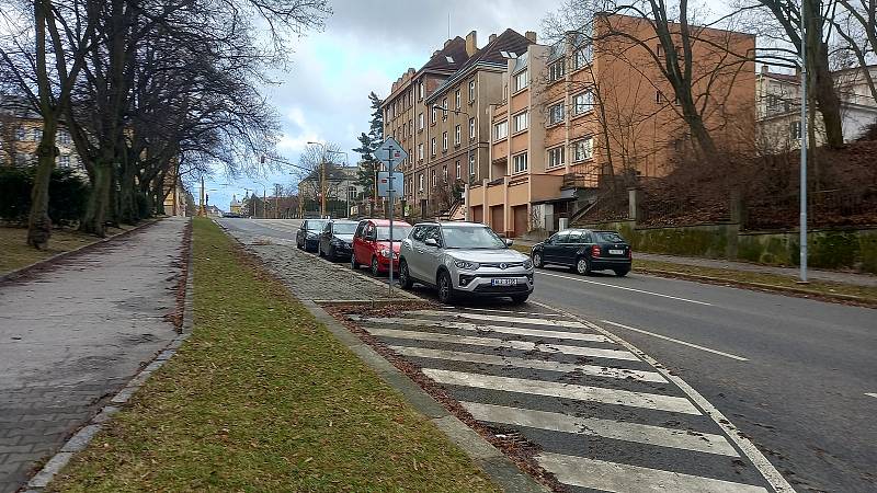 Třída Legionářů vede až k městskému vlakovému nádraží, kde se chystá výstavba Centrálního dopravního terminálu.