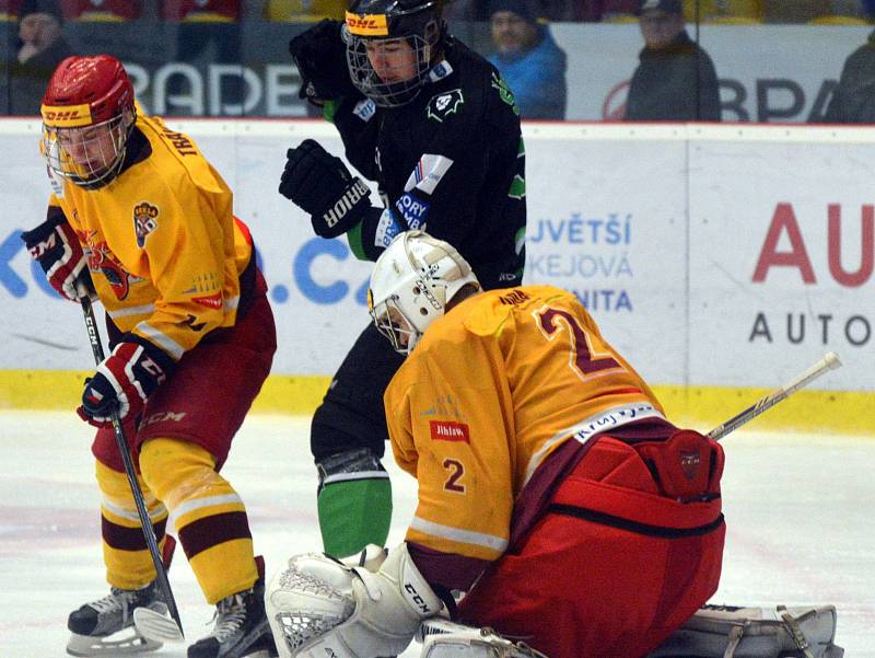 Jihlavští junioři (ve žlutém) se na poslední chvíli pokoušeli procpat mezi dvanáct nejlepších, ale nakonec scházely dva body. Po porážce na Kladně jim play-off uteklo.