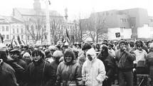 Generální stávka na náměstí Míru (dnešním Masarykově náměstí) v Jihlavě, která byla vyhlášena na 27. listopadu 1989. Podle reportáže z okresních novin Jiskra se jí zúčastnilo odhadem deset tisíc lidí.