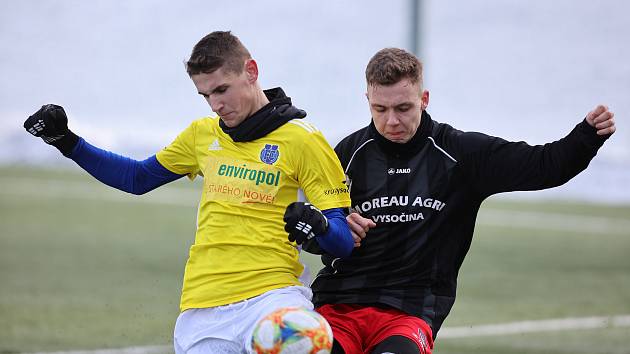 V sobotním přípravném utkání podlehli fotbalisté juniorky FC Vysočina (ve žlutých dresech) diviznímu Havlíčkovu Brodu na jeho půdě 1:3.