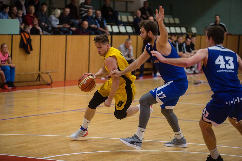 Basketbalové utkání 1. ligy mezi BC Vysočina a SA Komfort Brno.