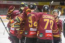 Hokejisté Dukly vyhráli na ledě Vrchlabí 3:2 po prodloužení.