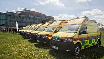 Zdravotnická záchranná služba Kraje Vysočina nakoupila osm nových sanitních vozů.