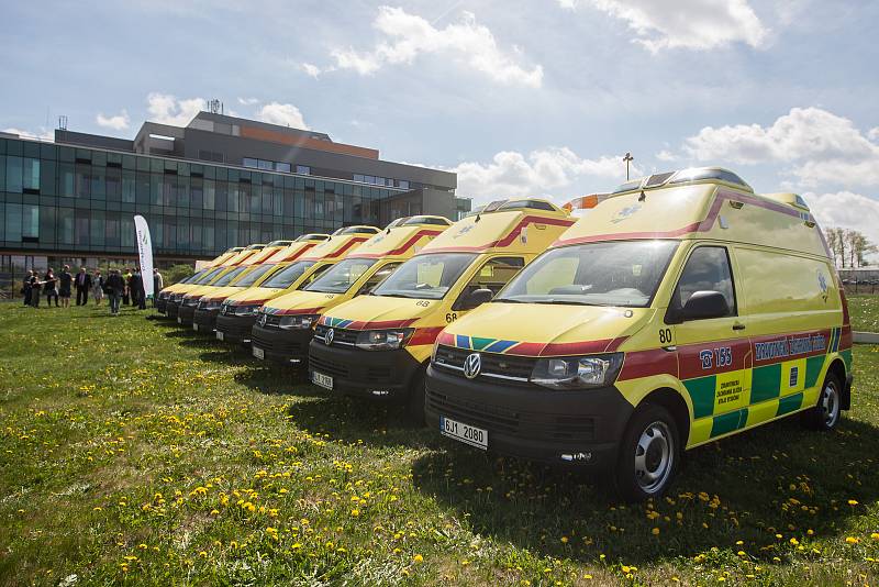 Zdravotnická záchranná služba Kraje Vysočina nakoupila osm nových sanitních vozů.