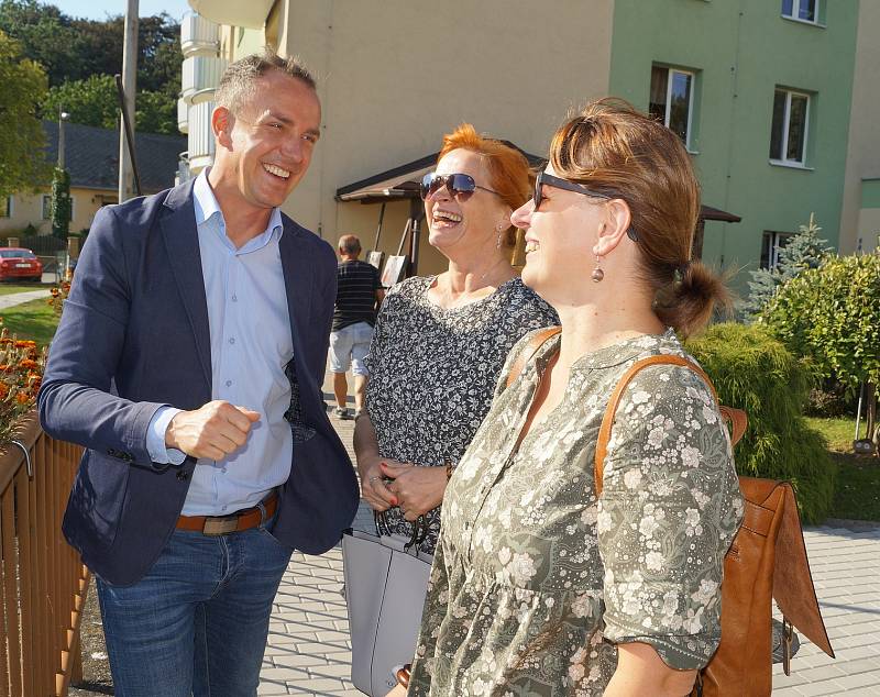 V Integrovaném centru sociálních služeb v Jihlavě vystavili fotografie z uplynulého roku. Klienti se tu nenudí.