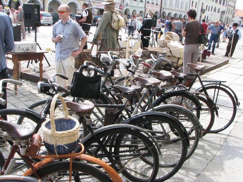 Sobotní setkání veteránů, a to nejen automobilů, ale také motocyklů a jízdních kol v Telči