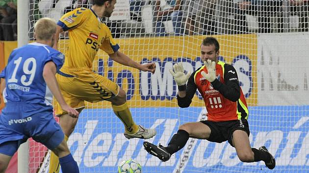 V zářijovém duelu Vysočiny s Baníkem Ostrava padlo pět branek a z výhry se radovali jihlavští fotbalisté. Podobné hody by se jistě všem příznivcům Vysočiny líbily i tentokráte.