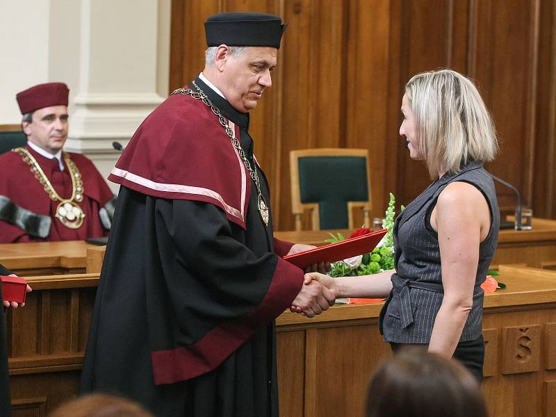 Slavnostní zakončení studia absolventů Vysoké polytechnické školy Jihlava v magisterského programu Komunitní péče v porodní asistenci.