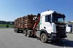 Policisté z týmu Kamion se na Jihlavsku zaměřili i na kontroly dodržování předpisů řidičů nákladních vozidel převážejících dřevní kulatinu.