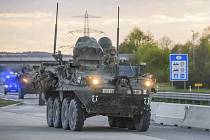 Američtí vojáci jedou na cvičení NATO. 22. května 2021 v Rozvadově.  Ilustrační foto