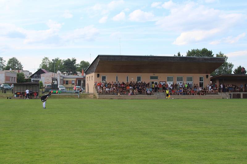 Přípravné utkání mezi Vysočinou Jihlava a Viktorií Žižkov v Dolních Kralovicích.