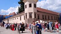 Sobotní část Historických slavností Zachariáše z Hradce a Kateřiny z Valdštejna v Telči přinesla bohatý program. Hlavní částí byl historický průvod.