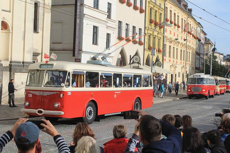 Oslavy 111 let MHD v Jihlavě nabídly ukázku historických i nejnovějších vozů.