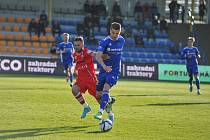 Fotbalisté Jihlavy (v modrém) se ze středečního výjezdu do Prahy nevrátili s prázdnou. Na stadionu rezervy pražské Sparty hráli nerozhodně 1:1.