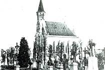 Časná podoba jihlavského hřbitova z předminulého století. Kaple dokončena roku 1894.