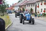 Spanilé jízdy Kamenicí se účastní každý rok více a více traktorů. Při letošním pátém ročníku jich už bylo kolem devadesátky.