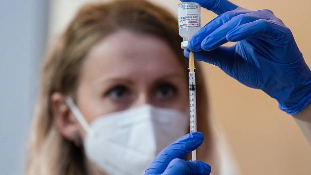 Očkování zdravotníků z Vysočiny proti koronaviru.