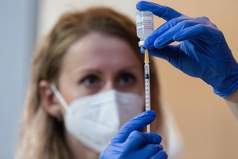 Očkování zdravotníků proti koronaviru na Vysočině.